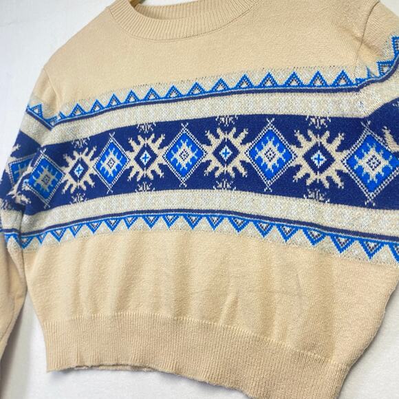 Winter Holiday Sweater by Active USA - Size Large - Picture 3 of 9